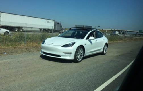 Bagażnik-dachowy-Tesla-Model-3-520x331.jpg