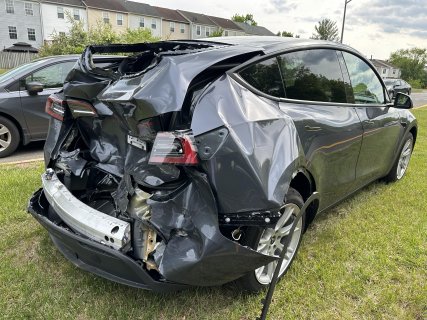 23-mylr-rear-ended-aka-destroyed-be-careful-out-there-v0-p34djefdj2ya1.jpg