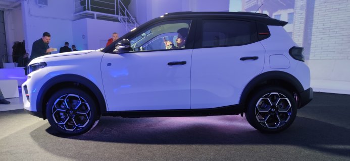 Citroen e-C3 bok.jpg
