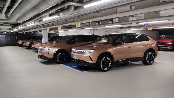 Opel Grandland Electric - parking.jpg