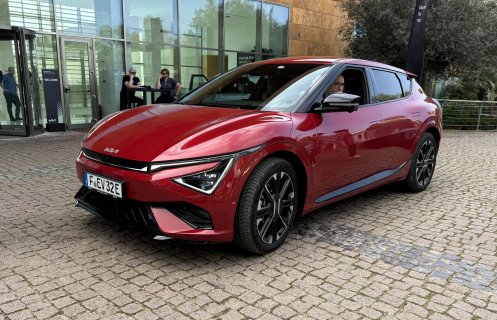 Kia EV6 (2025).jpg