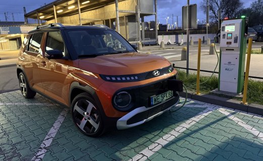 Hyundai Inster ładowanie.jpg