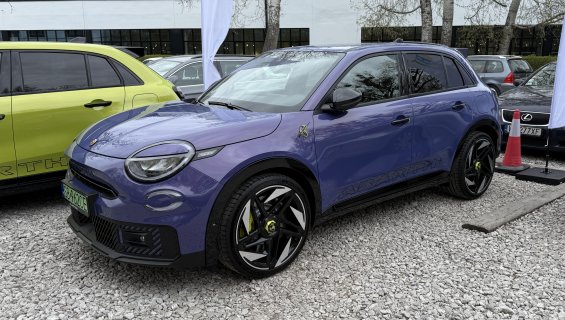 Abarth 600e.jpg
