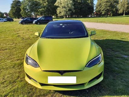 Tesla_S-oczojeb.jpg