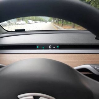 discreet-head-up-display-hud-for-tesla-model-3-and-tesla-model-y.jpg