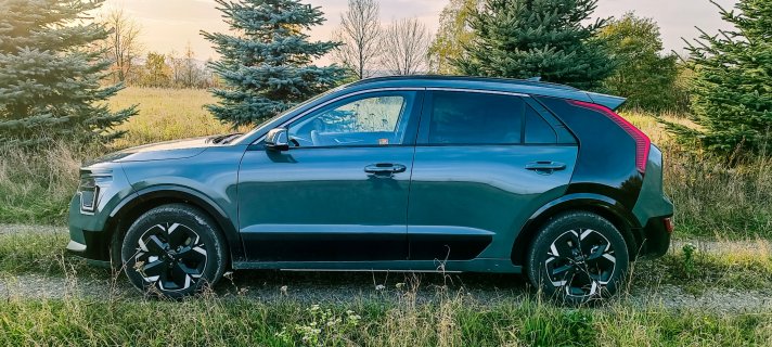 Kia_Niro_lewy_bok.jpg