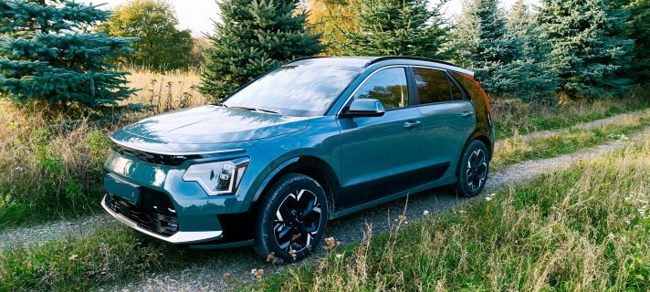 Kia_Niro_lewy_przód.jpg